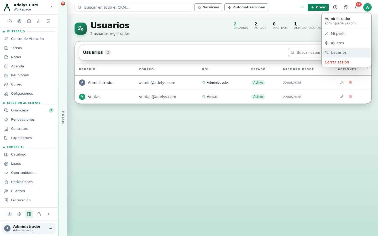 Módulo Usuarios con el menú de la cuenta abierto arriba a la derecha, mostrando Mi perfil, Ajustes, Usuarios y Cerrar sesión. Detrás, la tabla con dos usuarios: Administrador y Ventas, con sus columnas Correo, Rol, Estado, Miembro desde y Acciones.