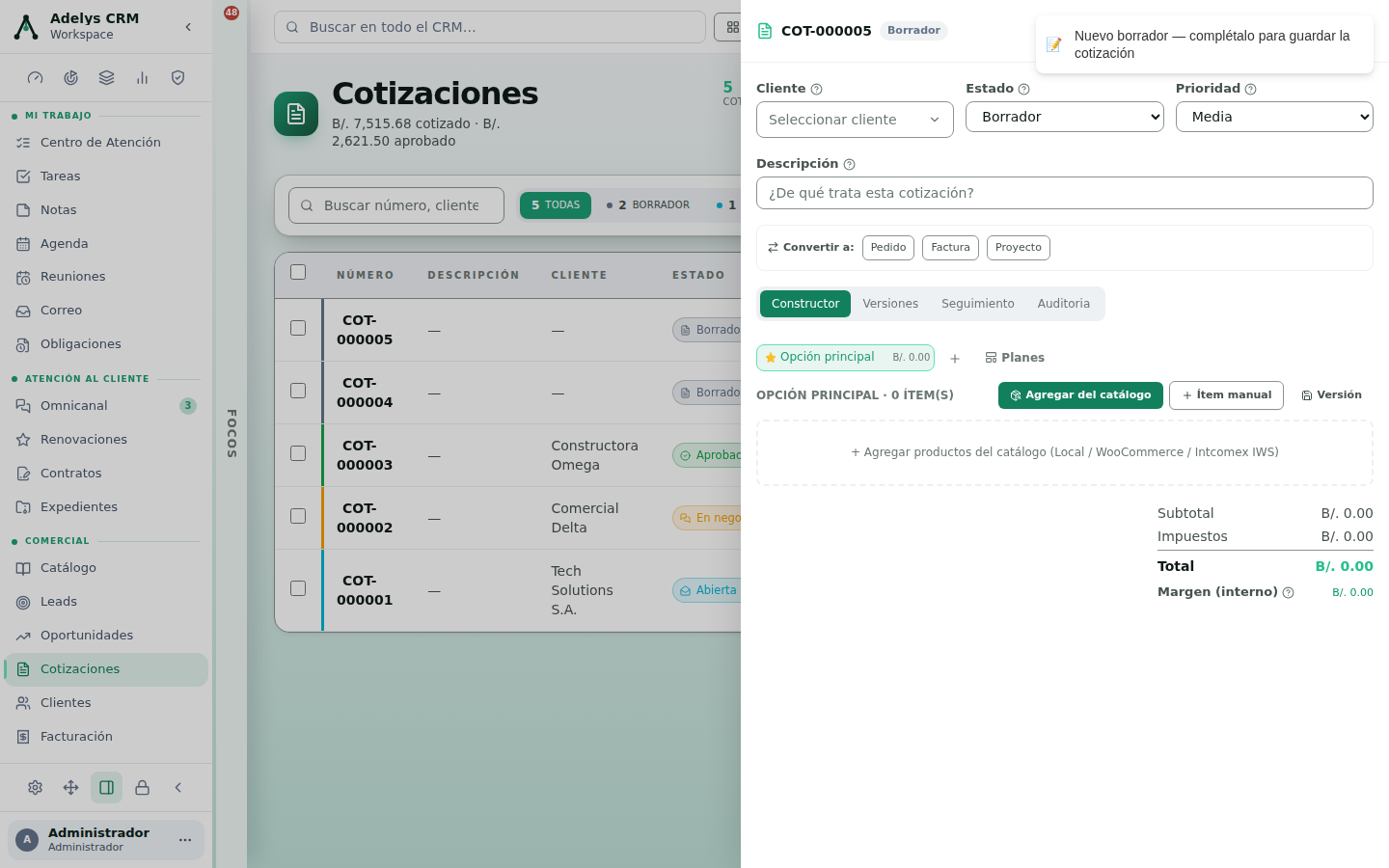 Editor de cotización recién creado: cabecera COT-000005 con etiqueta Borrador, selectores de Cliente, Estado y Prioridad, campo Descripción vacío, la fila «Convertir a: Pedido / Factura / Proyecto», las pestañas Constructor, Versiones, Seguimiento y Auditoría, y los totales en cero