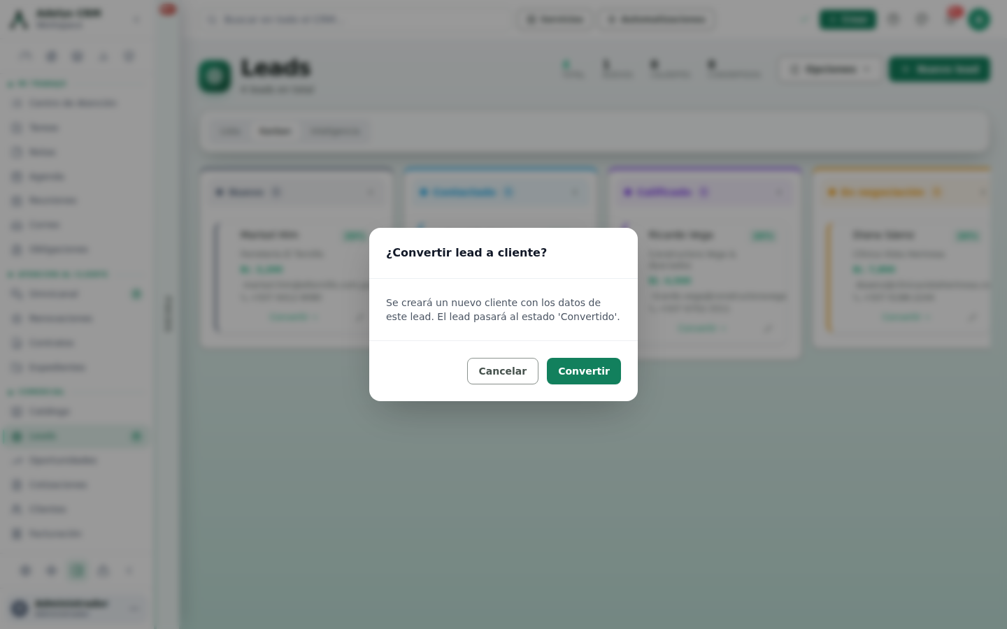 Diálogo de confirmación «¿Convertir lead a cliente?» con el mensaje «Se creará un nuevo cliente con los datos de este lead. El lead pasará al estado Convertido» y los botones Cancelar y Convertir