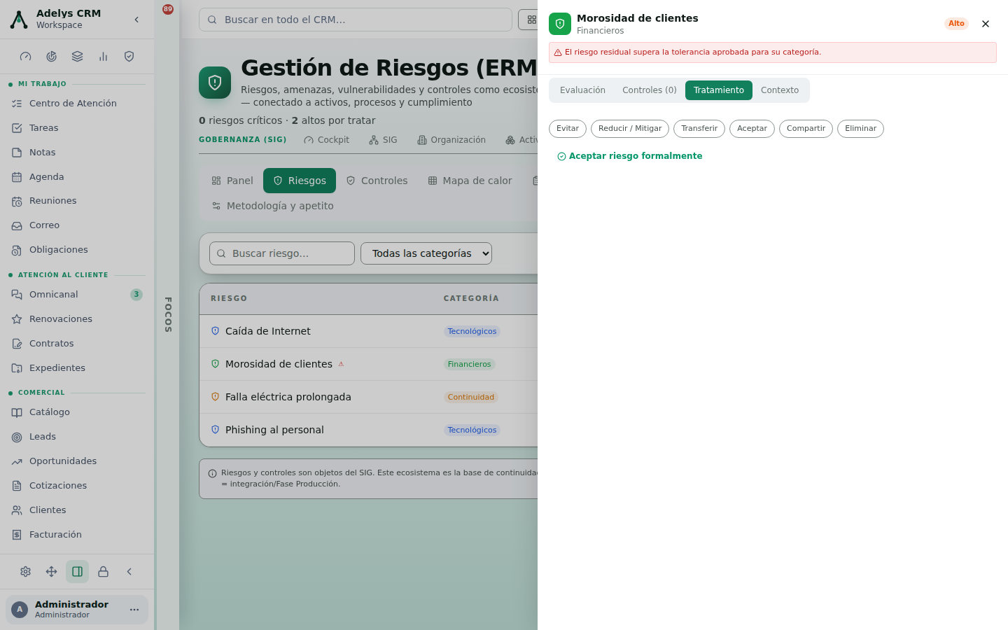 Pestaña Tratamiento de la ficha del riesgo, con los botones Evitar, Reducir / Mitigar, Transferir, Aceptar, Compartir y Eliminar, y debajo el enlace Aceptar riesgo formalmente