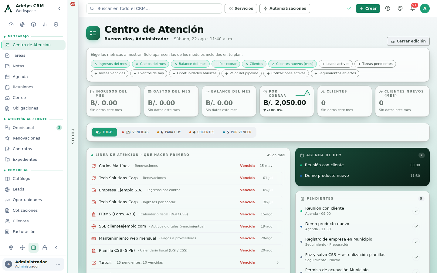 Centro de Atención en modo edición de métricas: un panel lista las métricas activas con una equis (Ingresos del mes, Gastos del mes, Balance del mes, Por cobrar, Clientes, Clientes nuevos) y las disponibles con un más (Leads activos, Tareas pendientes, Tareas vencidas, Eventos de hoy, Oportunidades abiertas, Valor del pipeline, Cotizaciones activas, Seguimientos abiertos). El botón superior derecho dice Cerrar edición.