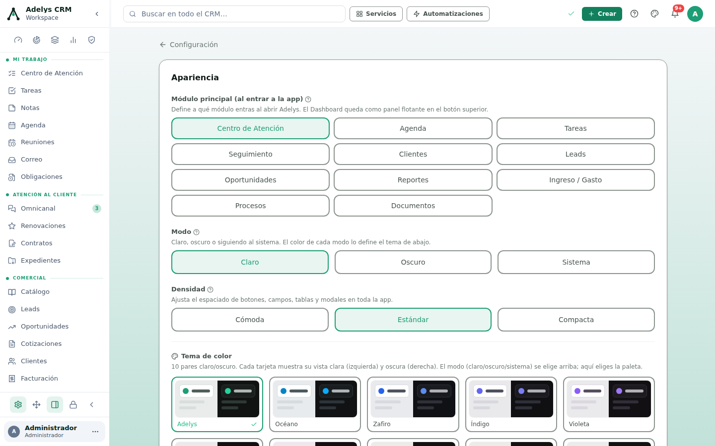 Sección Apariencia: selector de Módulo principal con once opciones y Centro de Atención marcado, selector de Modo con Claro activo, Densidad con Estándar activa y la galería Tema de color con las tarjetas Adelys (seleccionada), Océano, Zafiro, Índigo y Violeta.